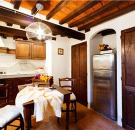 2 Bedroom Apartment in Cortona Town, Sleeps 3